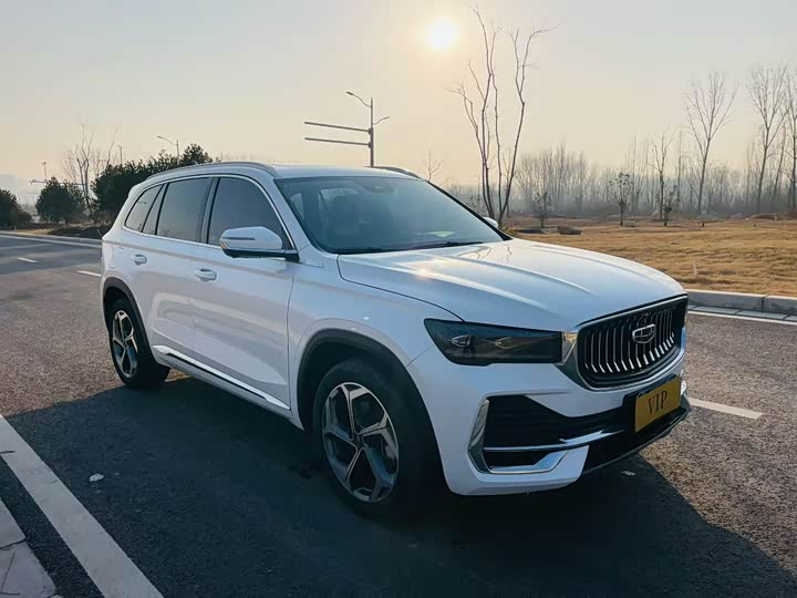 Фото 3 - Geely Monjaro