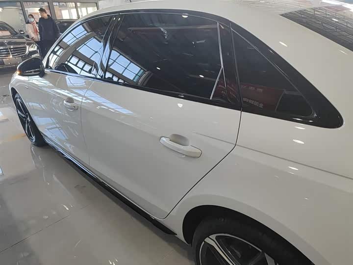 Фото 5 - Audi A4L