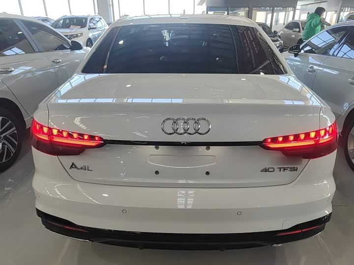 Фото 6 - Audi A4L