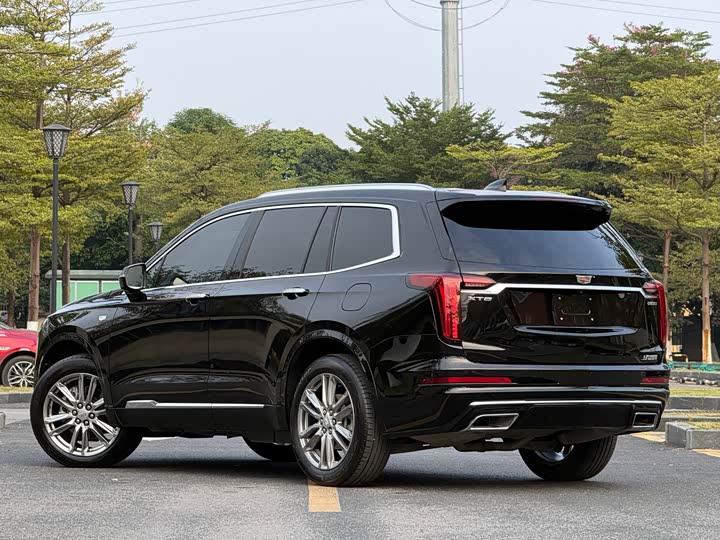 Фото 6 - Cadillac XT6