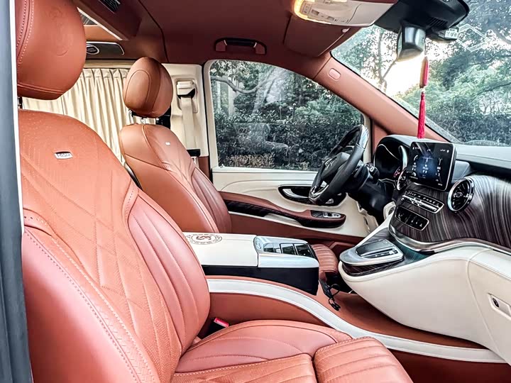 Фото 7 - Mercedes-Benz V-Class