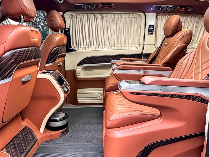 Фото 9 - Mercedes-Benz V-Class