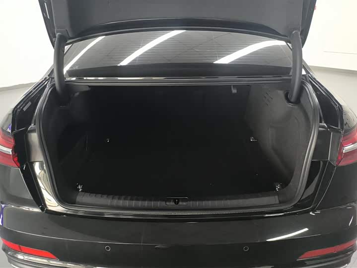 Фото 4 - Audi A6L