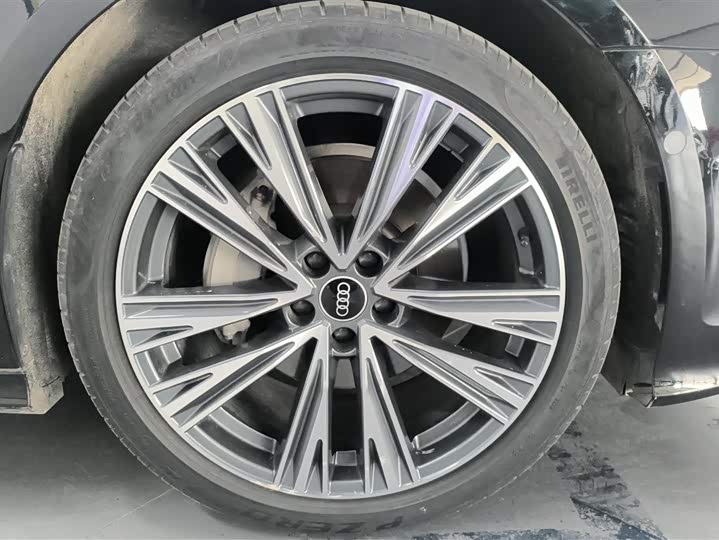 Фото 6 - Audi A6L