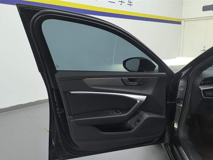 Фото 7 - Audi A6L