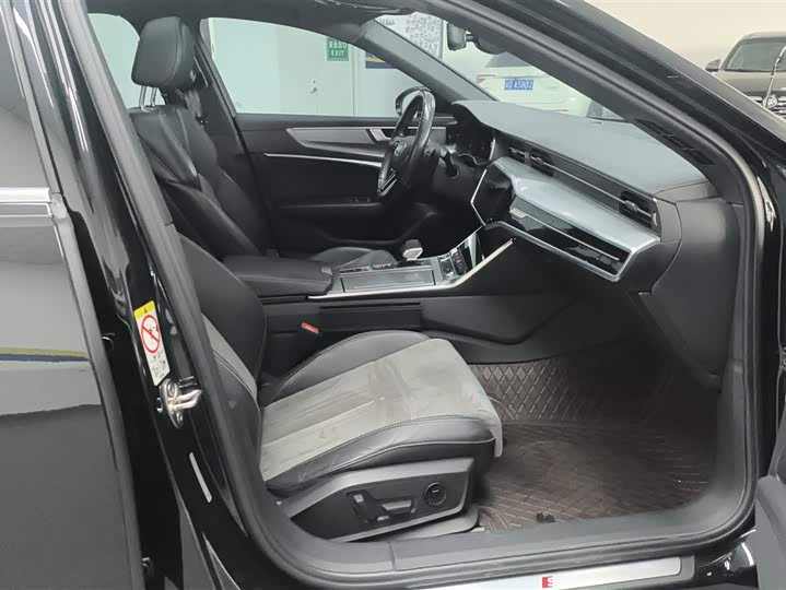 Фото 8 - Audi A6L