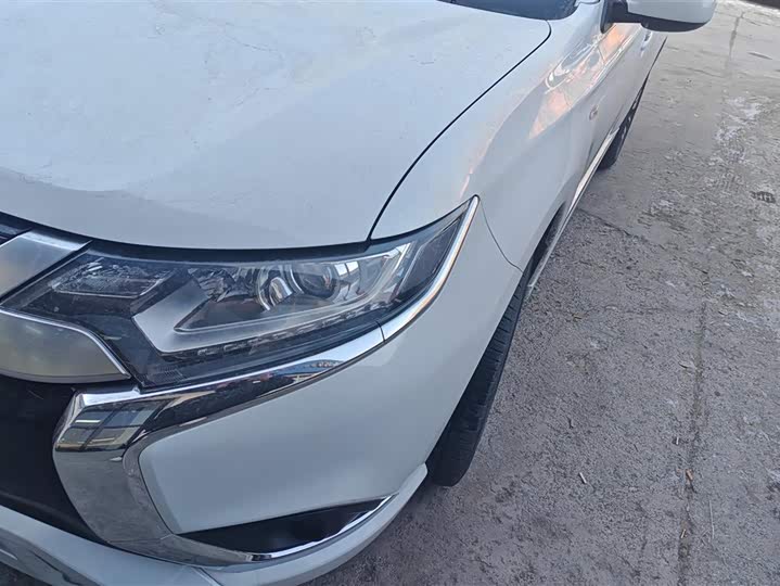 Фото 5 - Mitsubishi Outlander