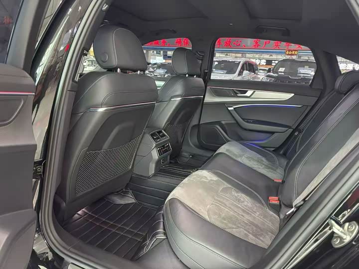 Фото 4 - Audi A6L