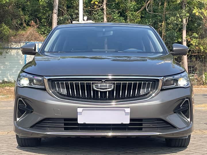 Фото 2 - Geely Emgrand