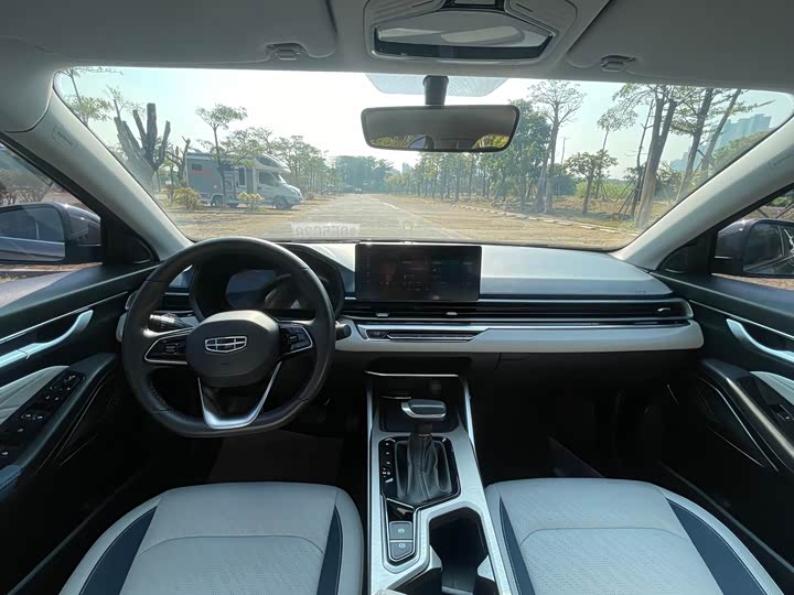 Фото 5 - Geely Emgrand