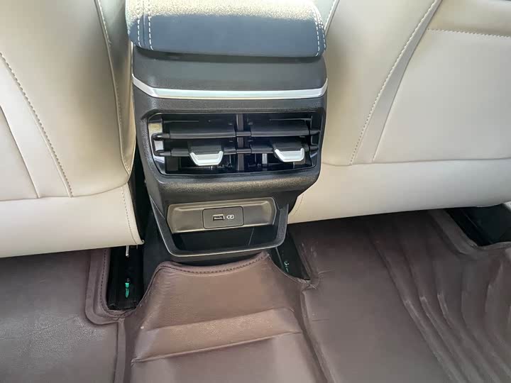 Фото 8 - Geely Emgrand