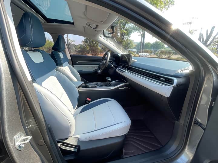 Фото 9 - Geely Emgrand