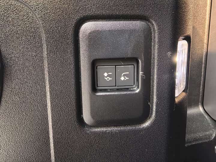 Фото 8 - Land Rover Defender