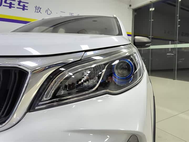 Фото 5 - Geely Vision X3