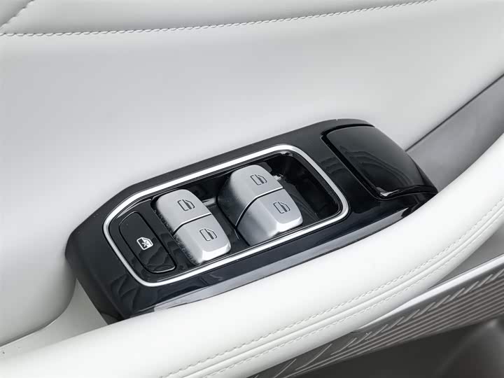 Фото 9 - Exeed RX C-DM Hybrid