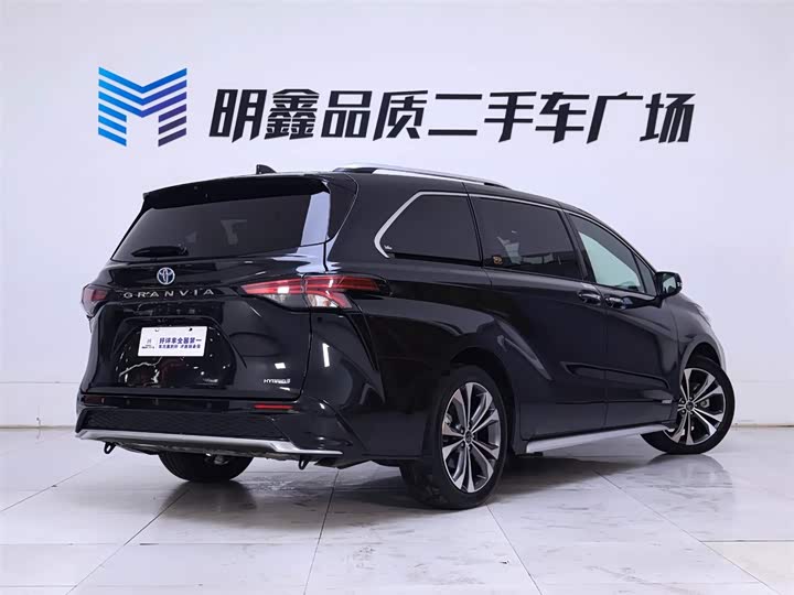 Фото 7 - Toyota Granvia