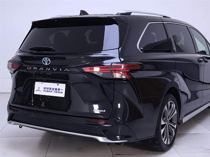 Фото 8 - Toyota Granvia