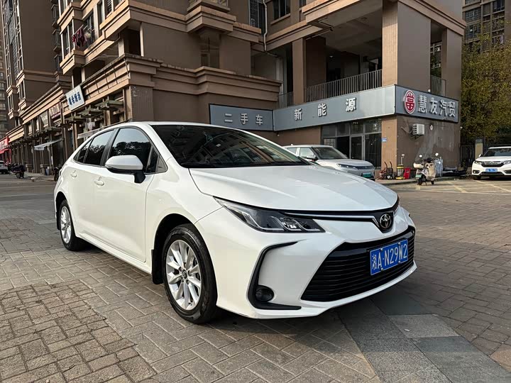 Фото 3 - Toyota Corolla