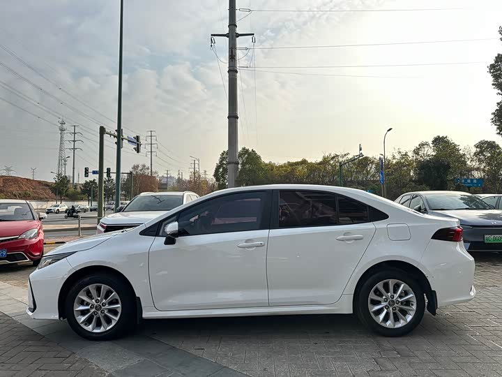 Фото 4 - Toyota Corolla