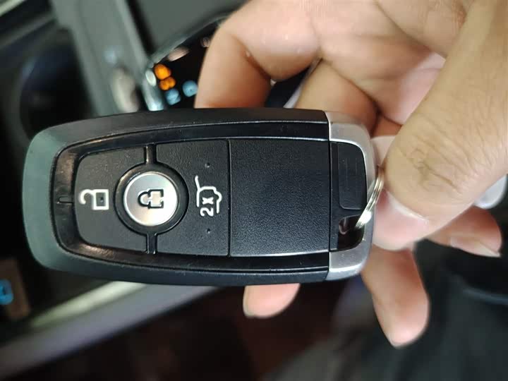 Фото 9 - Ford Edge