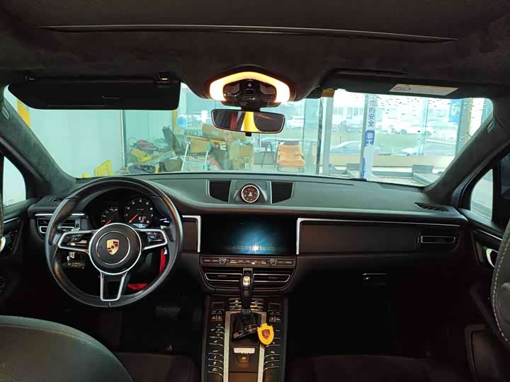 Фото 2 - Porsche Macan