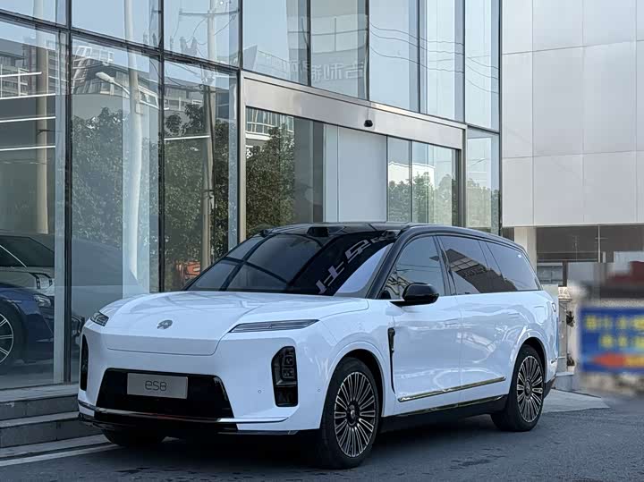 Фото 1 - Nio ES8