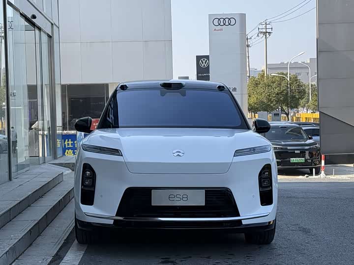 Фото 2 - Nio ES8