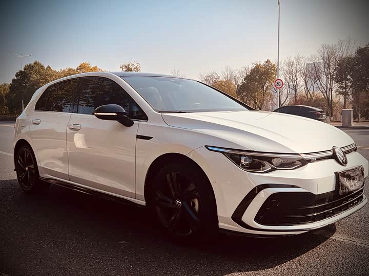 Фото 1 - Volkswagen Golf