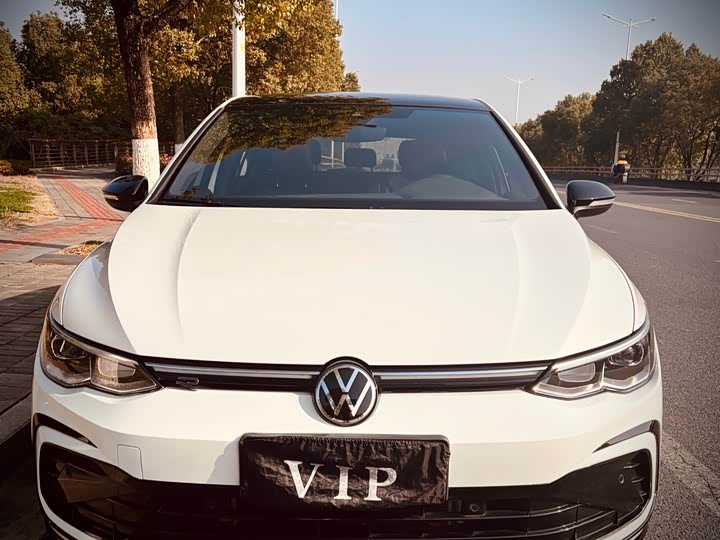 Фото 3 - Volkswagen Golf