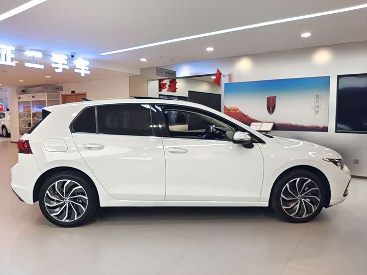 Фото 3 - Volkswagen Golf