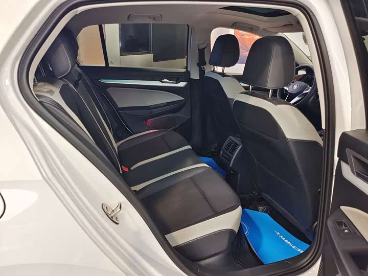 Фото 9 - Volkswagen Golf