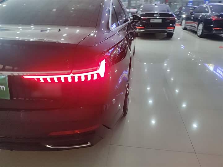 Фото 8 - Audi A6L