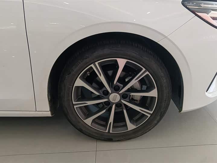 Фото 6 - Geely Emgrand