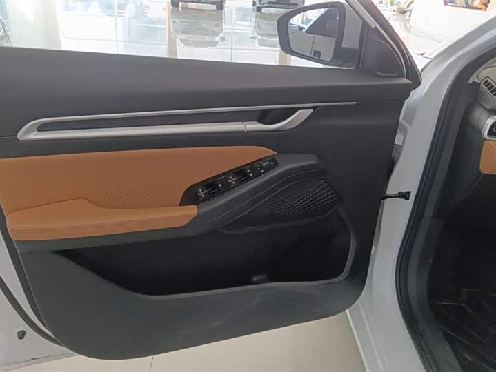 Фото 7 - Geely Emgrand