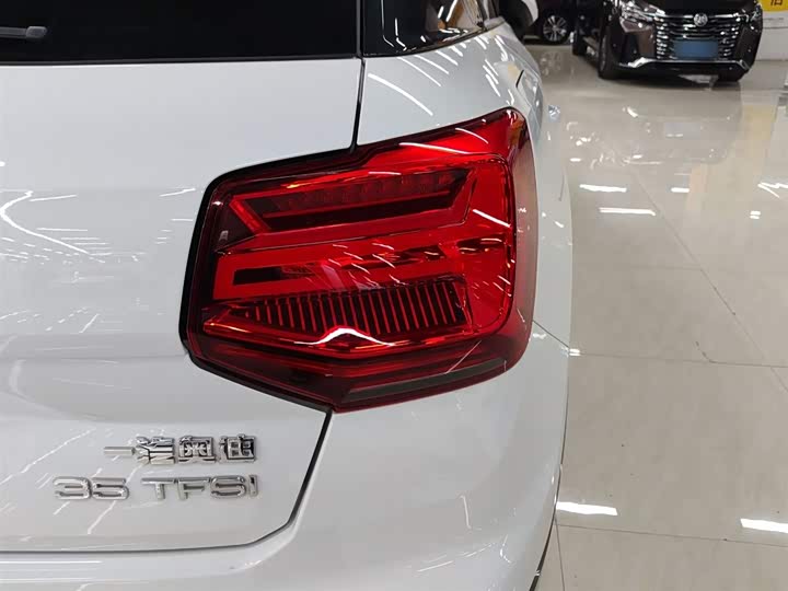 Фото 8 - Audi Q2L