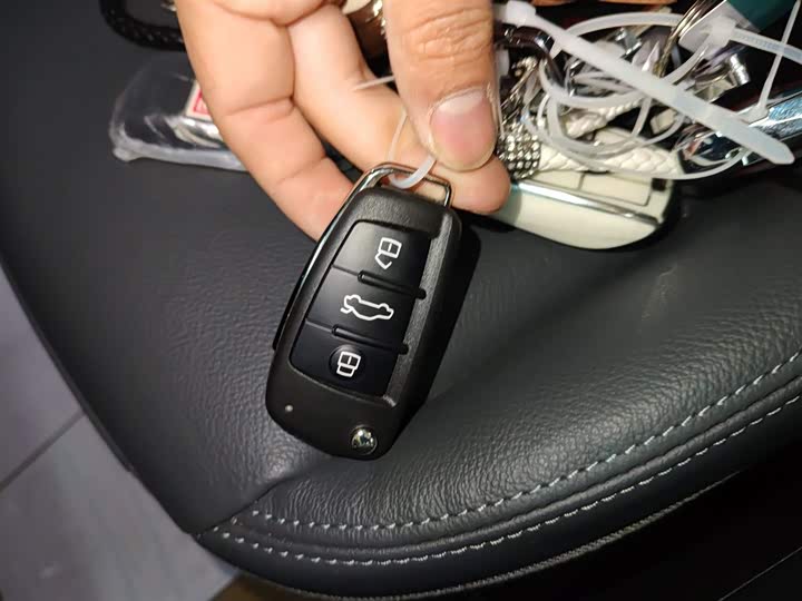 Фото 9 - Audi Q2L