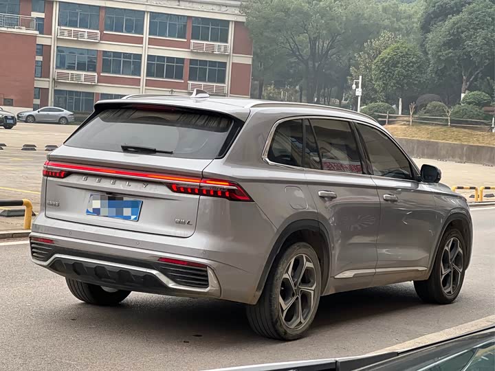 Фото 9 - Geely Monjaro