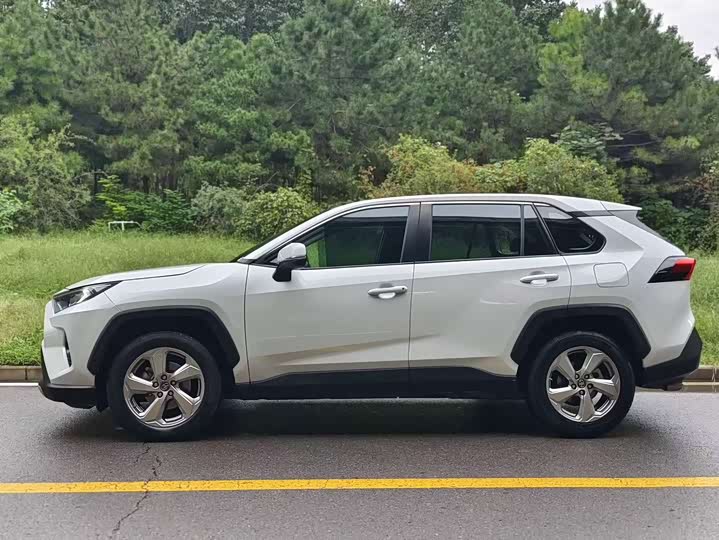 Фото 3 - Toyota RAV4