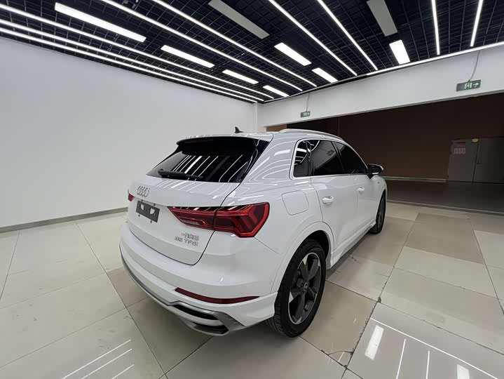 Фото 4 - Audi Q3