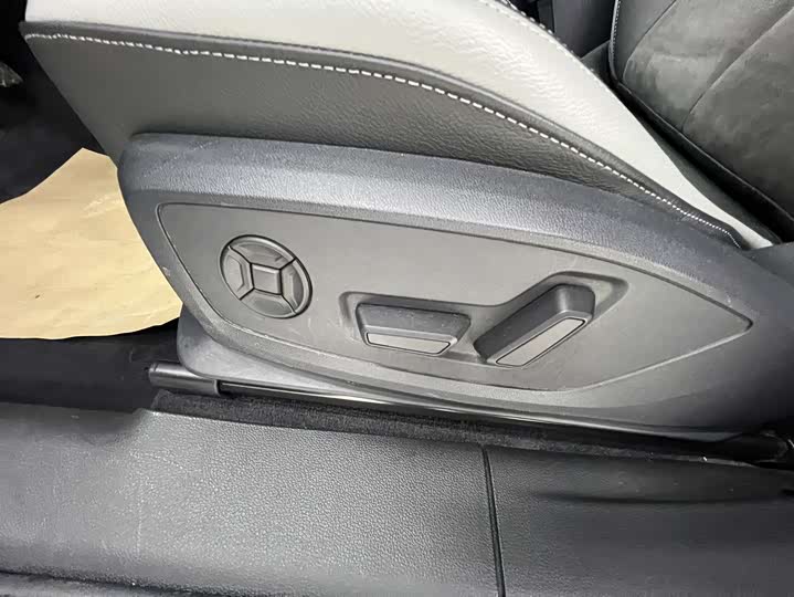 Фото 9 - Audi Q3