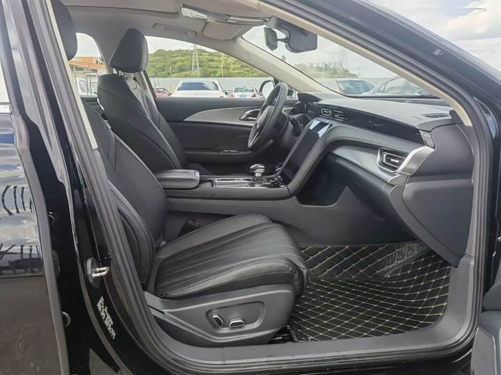 Фото 7 - Hongqi H5