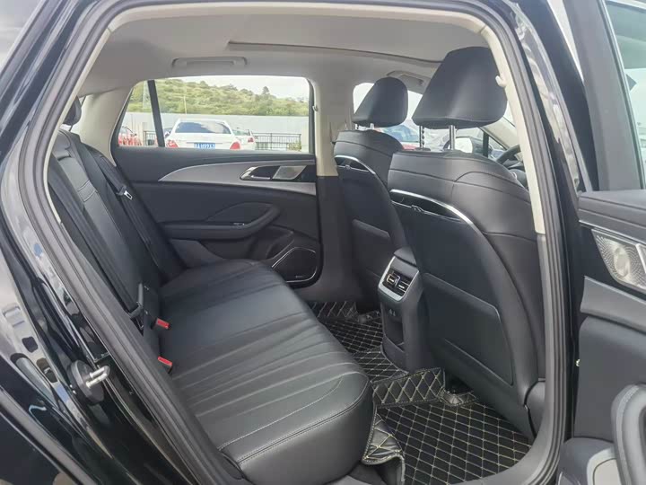 Фото 8 - Hongqi H5