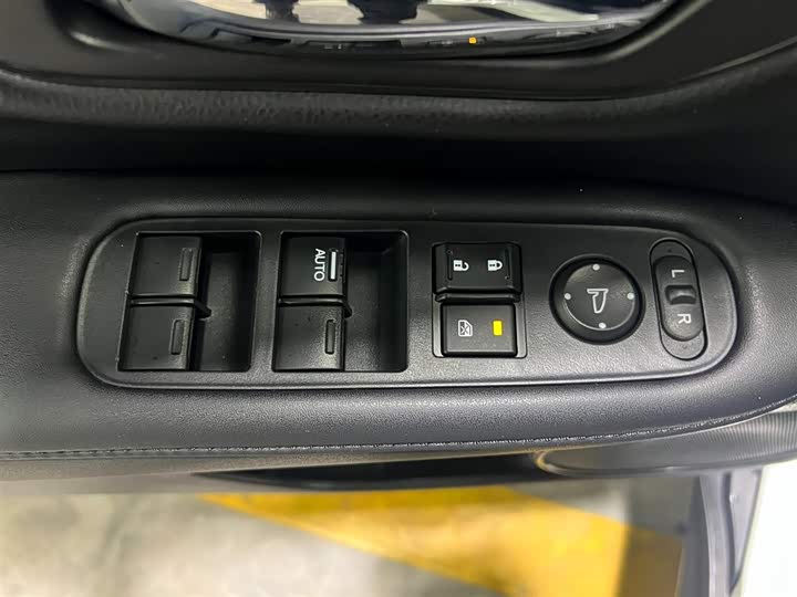 Фото 9 - Honda Vezel