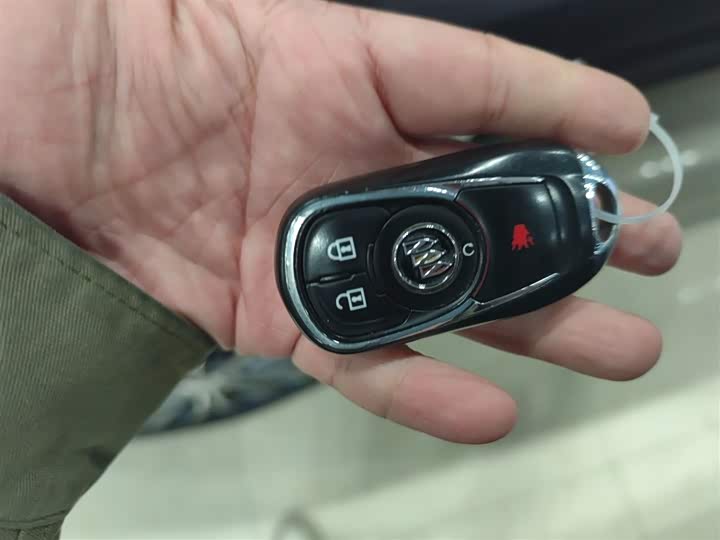 Фото 9 - Buick GL8 ES