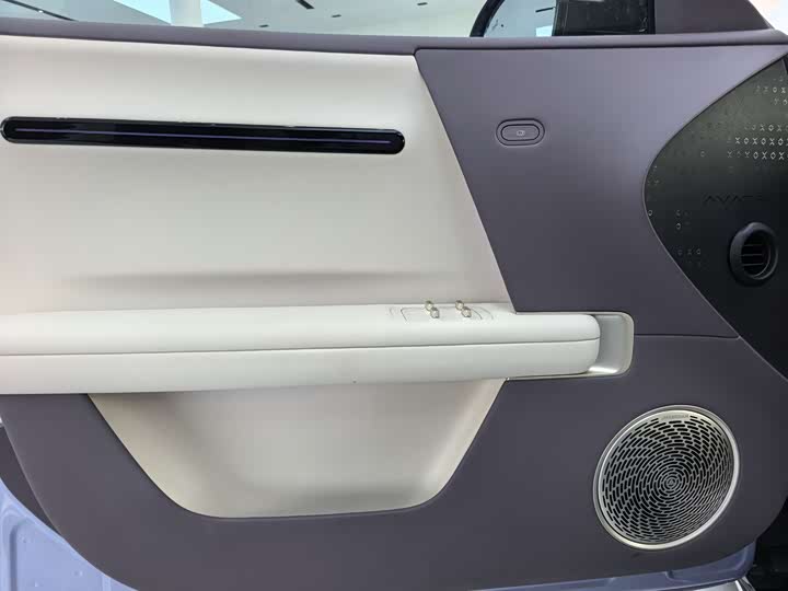 Фото 4 - Avatr 06