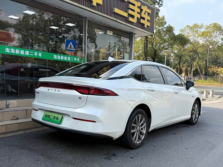 Фото 8 - GAC Aion S