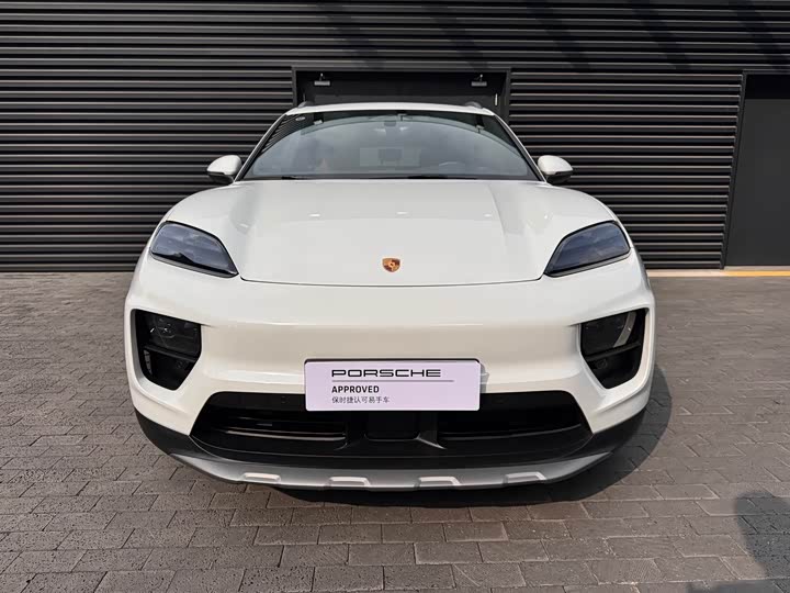 Фото 2 - Porsche Macan EV