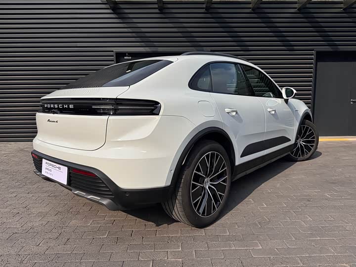 Фото 5 - Porsche Macan EV