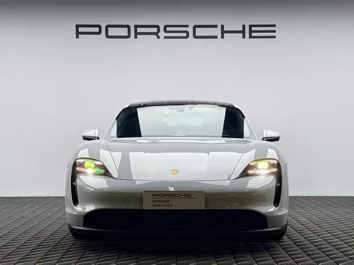 Фото 2 - Porsche Taycan