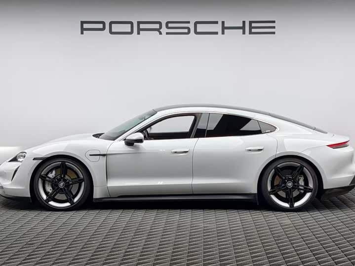 Фото 4 - Porsche Taycan